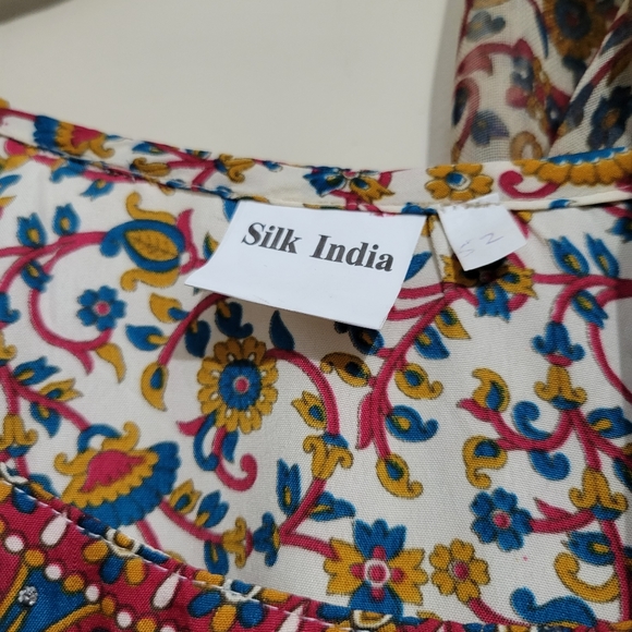 Kurti, Dhoti & Dupatta - Picture 3 of 11